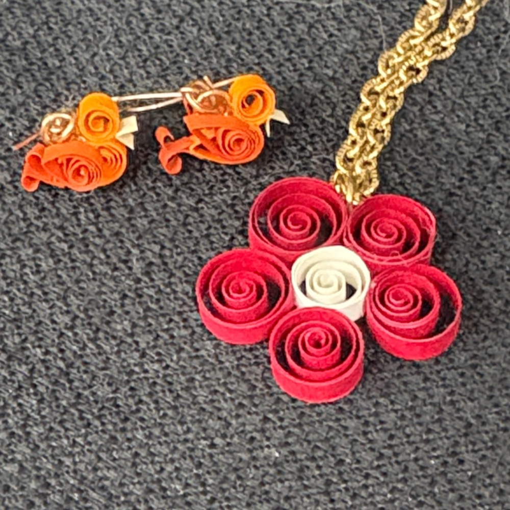Handmade quilled Floral Pendant Necklace with Orange bird Earrings